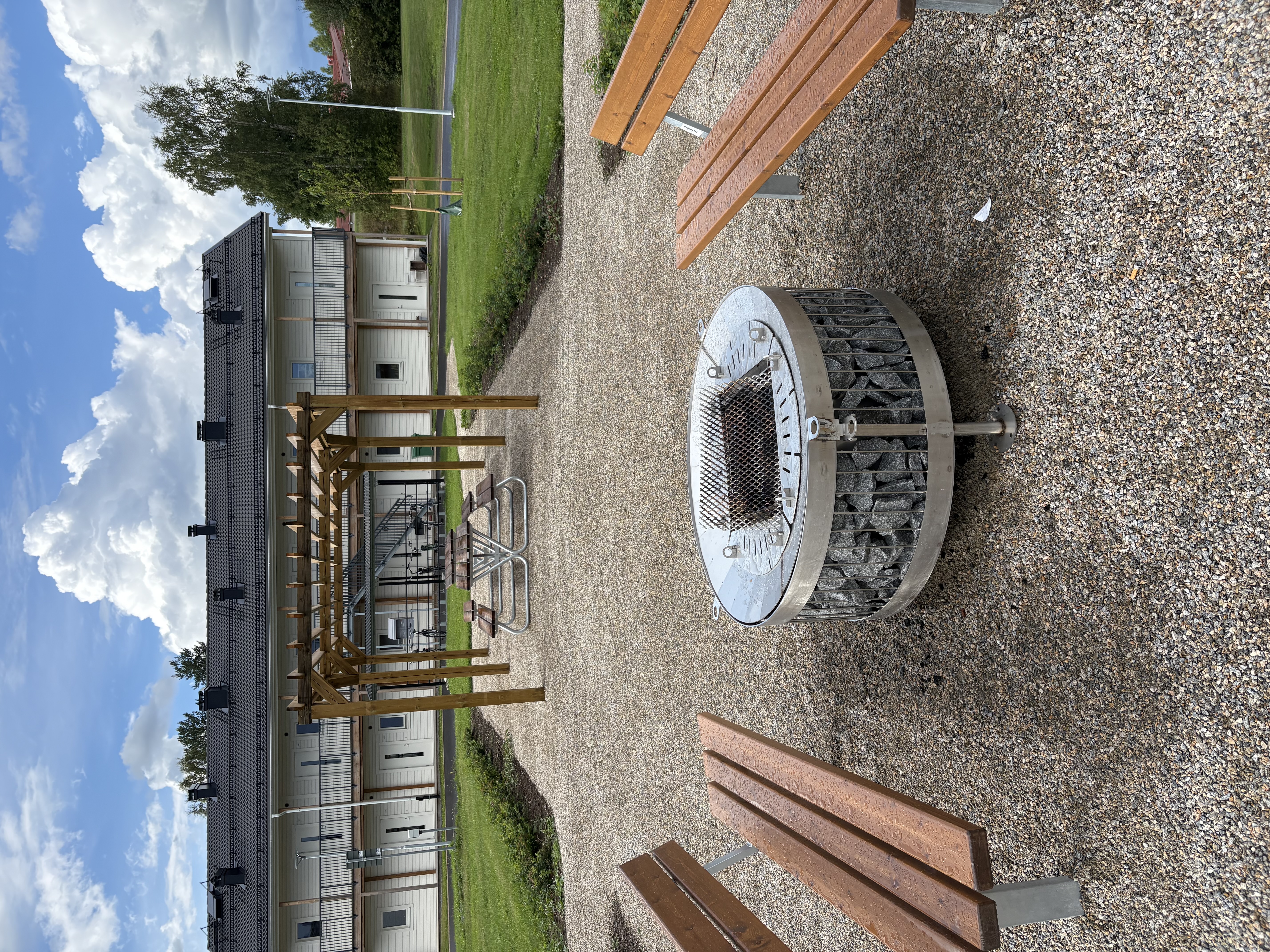 Bänkar under en pergola